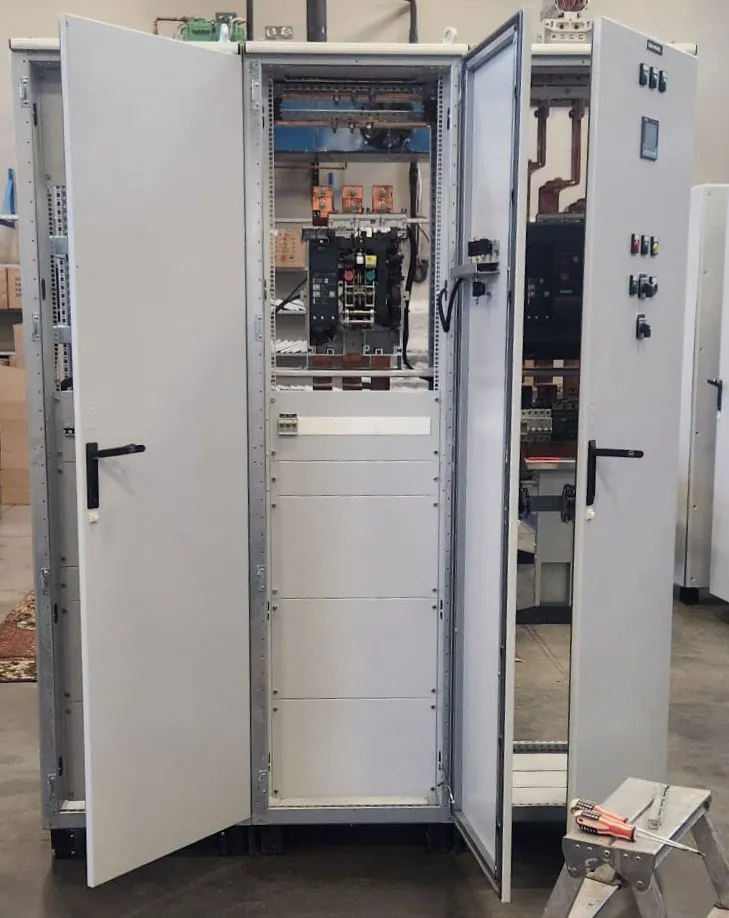 Low- and medium-voltage distribution panels